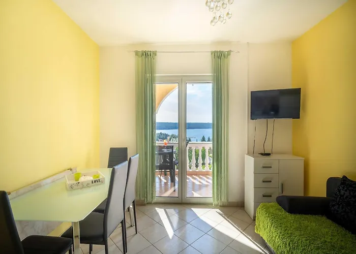 Апартаменты One Bedroom With Terrace Горни-Карин
