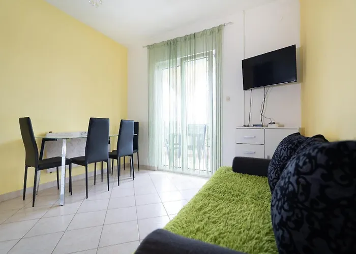 Апартаменты One Bedroom With Terrace Горни-Карин