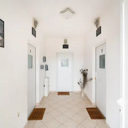 Apartmán One Bedroom With Terrace Gornji Karin