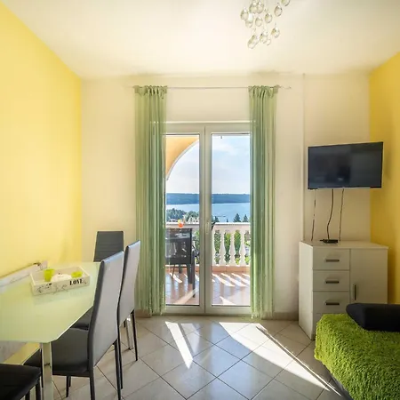 Apartmán One Bedroom With Terrace Gornji Karin