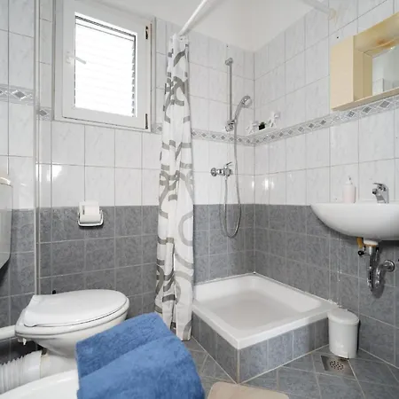 Apartmán One Bedroom With Terrace Gornji Karin